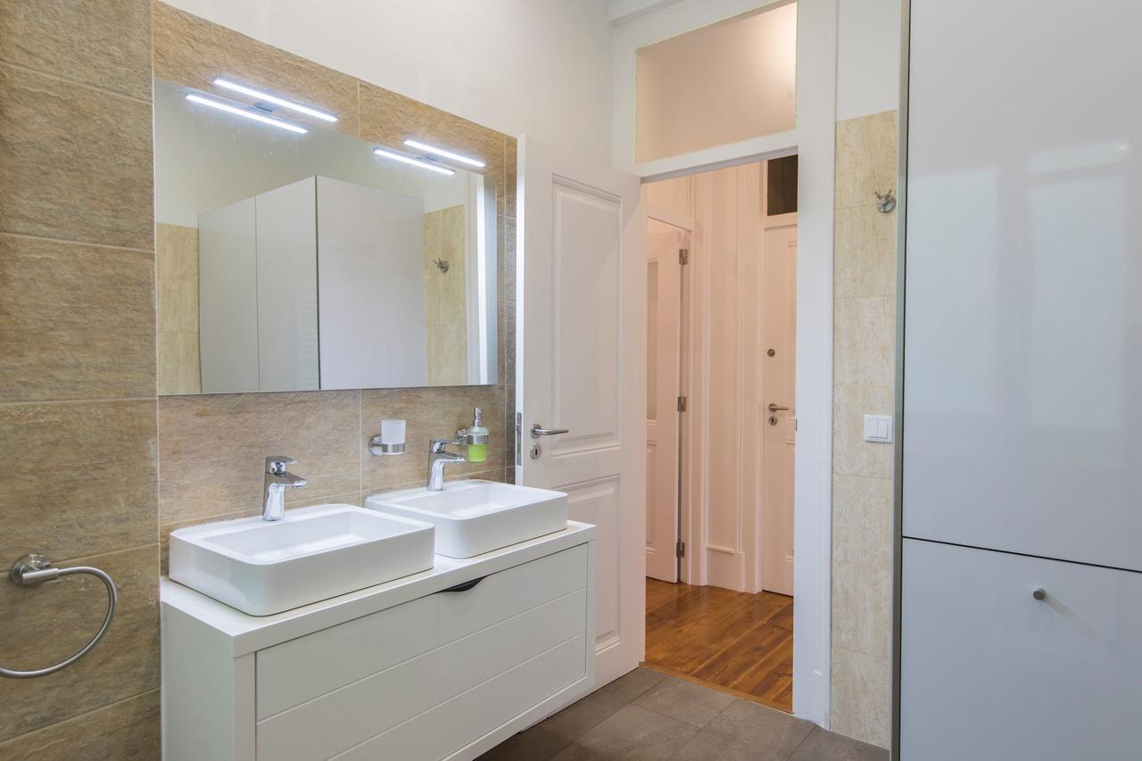 Lovelystay - Comfortable Apartment With River Views リスボン エクステリア 写真